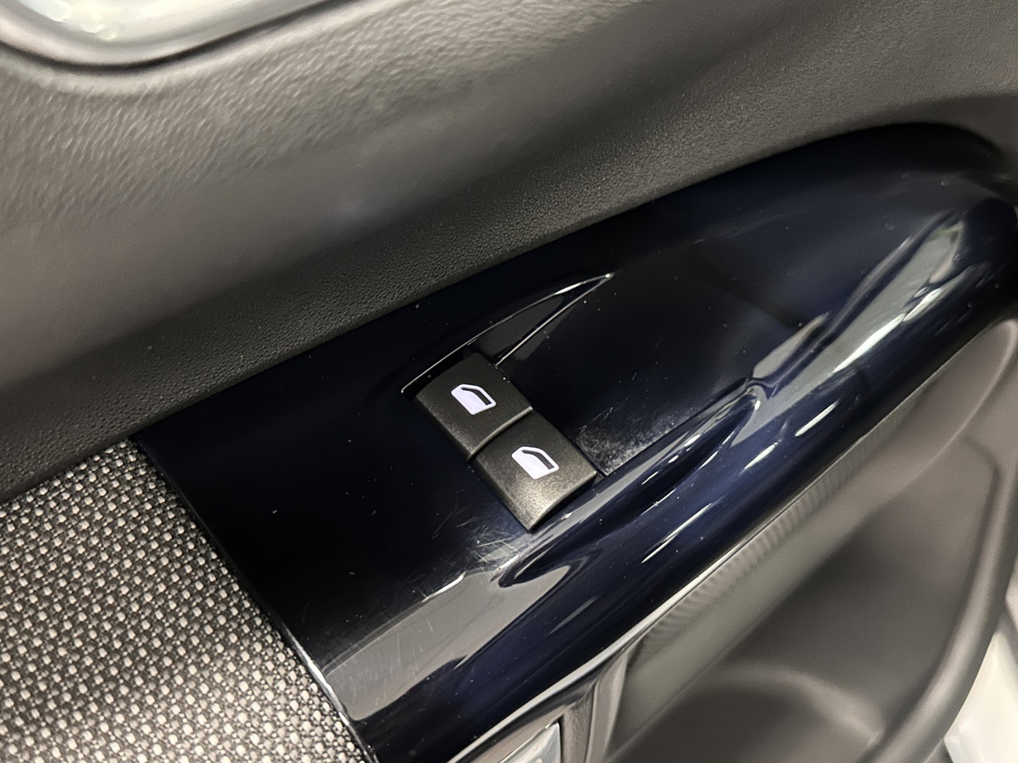 Citroën C4 Cactus 1.2 PureTech Business | Automaat | Origneel Nederlands | Achteruitrijcamera | Cruise Control | Parkeersensoren Achter | Bluetooth | Isofix | Navigatie