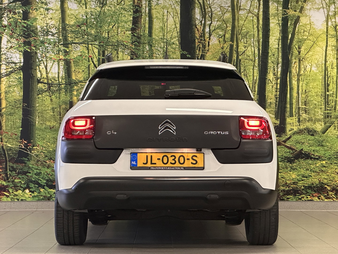 Citroën C4 Cactus 1.2 PureTech Business | Automaat | Origneel Nederlands | Achteruitrijcamera | Cruise Control | Parkeersensoren Achter | Bluetooth | Isofix | Navigatie