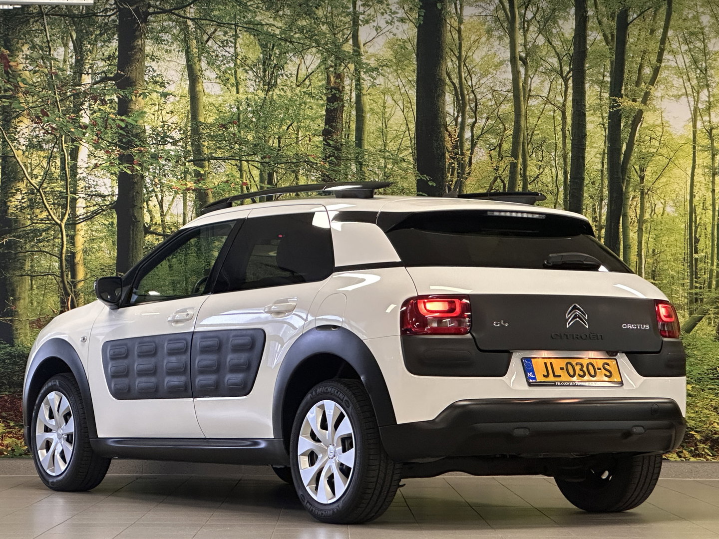 Citroën C4 Cactus 1.2 PureTech Business | Automaat | Origneel Nederlands | Achteruitrijcamera | Cruise Control | Parkeersensoren Achter | Bluetooth | Isofix | Navigatie