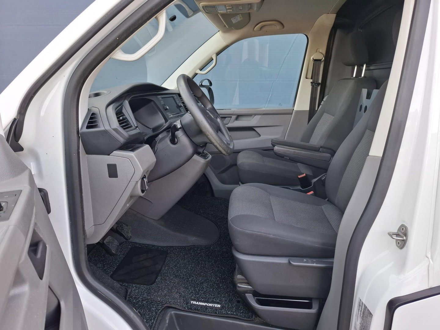 Volkswagen Transporter 2.0 TDI L2H1 30 Comfortline CARPLAY / L2H1 / CRUISE CONTROLE / AIRCO / EURO 6