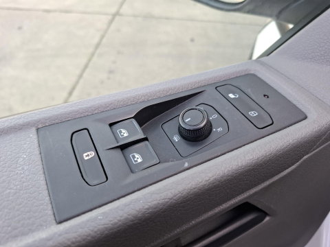 Volkswagen Transporter 2.0 TDI L2H1 30 Comfortline CARPLAY / L2H1 / CRUISE CONTROLE / AIRCO / EURO 6
