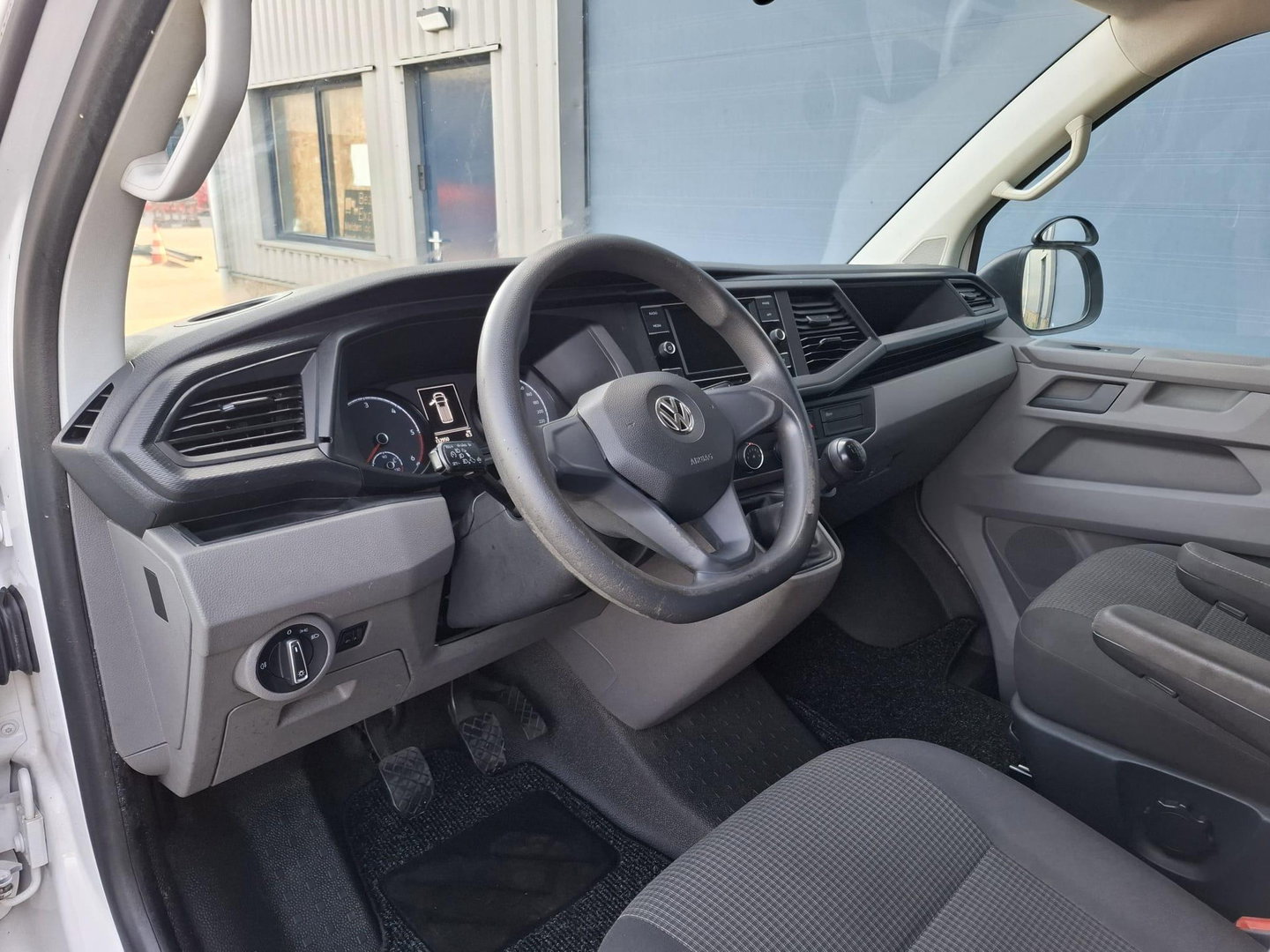 Volkswagen Transporter 2.0 TDI L2H1 30 Comfortline CARPLAY / L2H1 / CRUISE CONTROLE / AIRCO / EURO 6