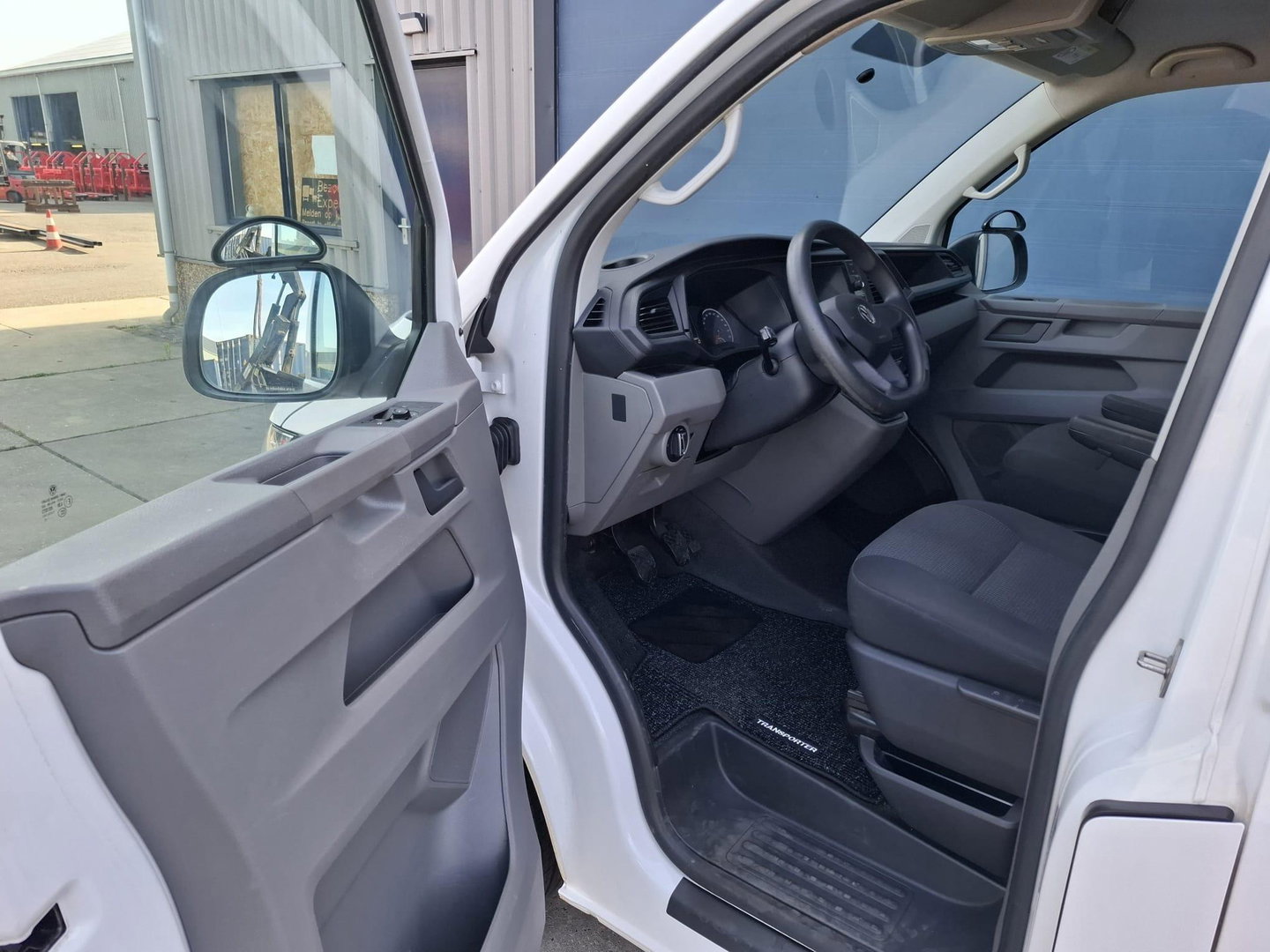 Volkswagen Transporter 2.0 TDI L2H1 30 Comfortline CARPLAY / L2H1 / CRUISE CONTROLE / AIRCO / EURO 6