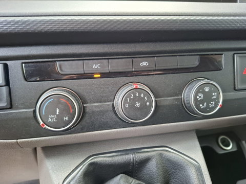 Volkswagen Transporter 2.0 TDI L2H1 30 Comfortline CARPLAY / L2H1 / CRUISE CONTROLE / AIRCO / EURO 6