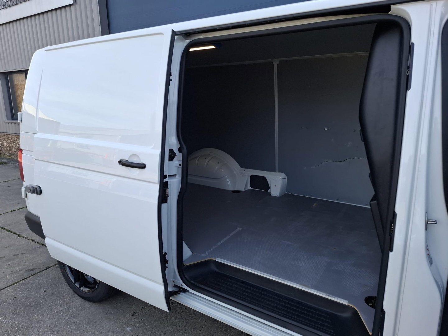 Volkswagen Transporter 2.0 TDI L2H1 30 Comfortline CARPLAY / L2H1 / CRUISE CONTROLE / AIRCO / EURO 6