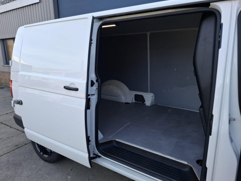 Volkswagen Transporter 2.0 TDI L2H1 30 Comfortline CARPLAY / L2H1 / CRUISE CONTROLE / AIRCO / EURO 6