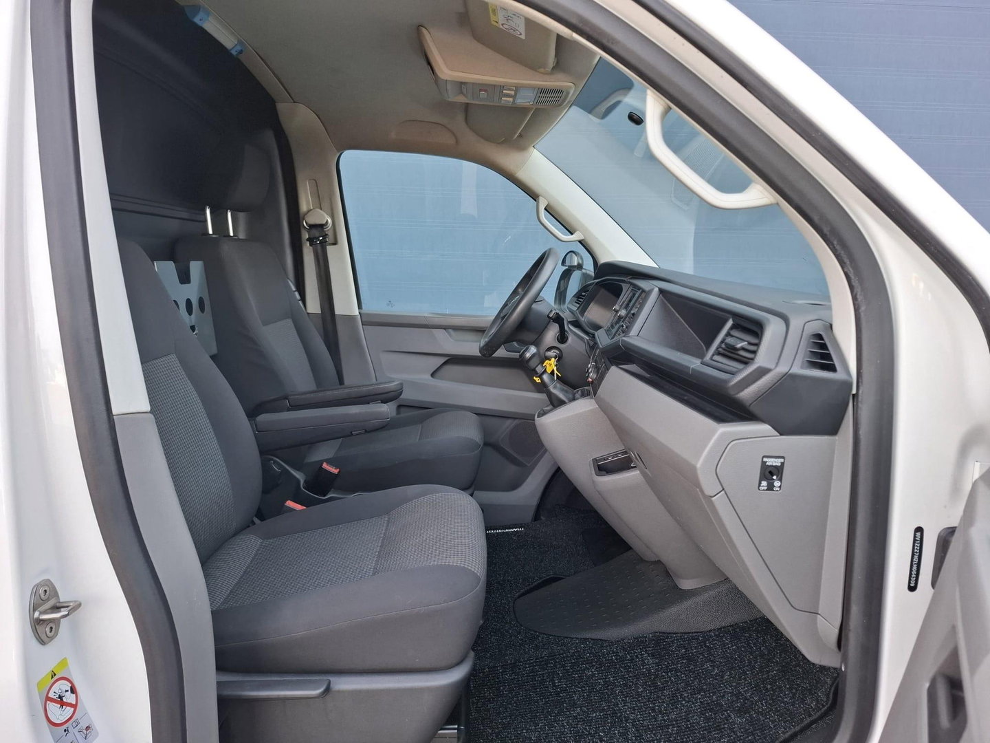 Volkswagen Transporter 2.0 TDI L2H1 30 Comfortline CARPLAY / L2H1 / CRUISE CONTROLE / AIRCO / EURO 6