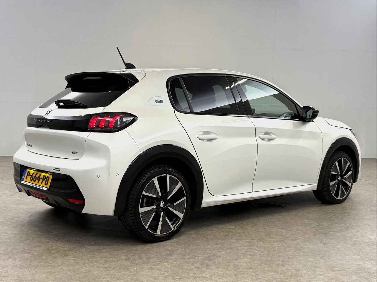 Peugeot e-208