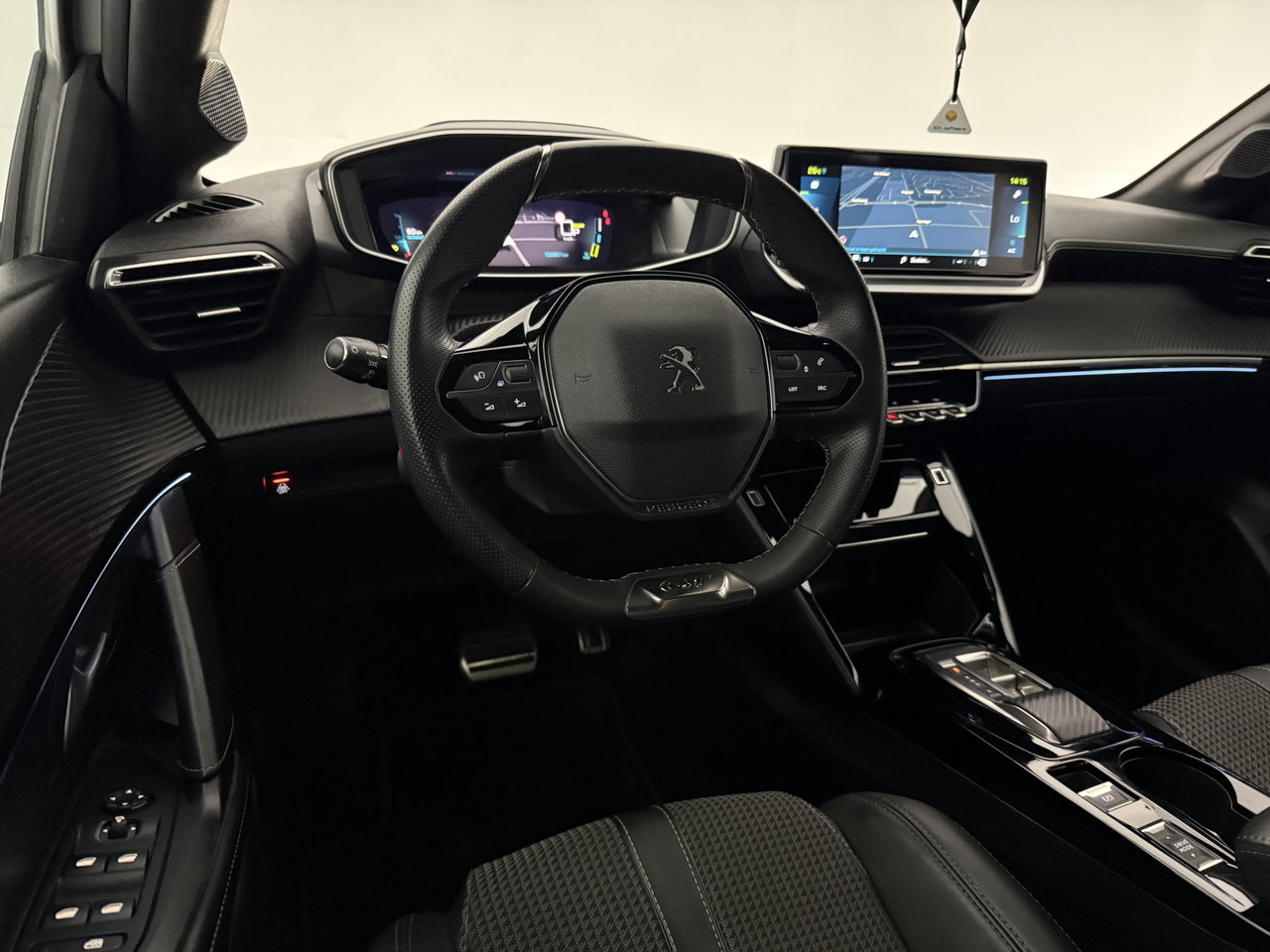 Peugeot e-208