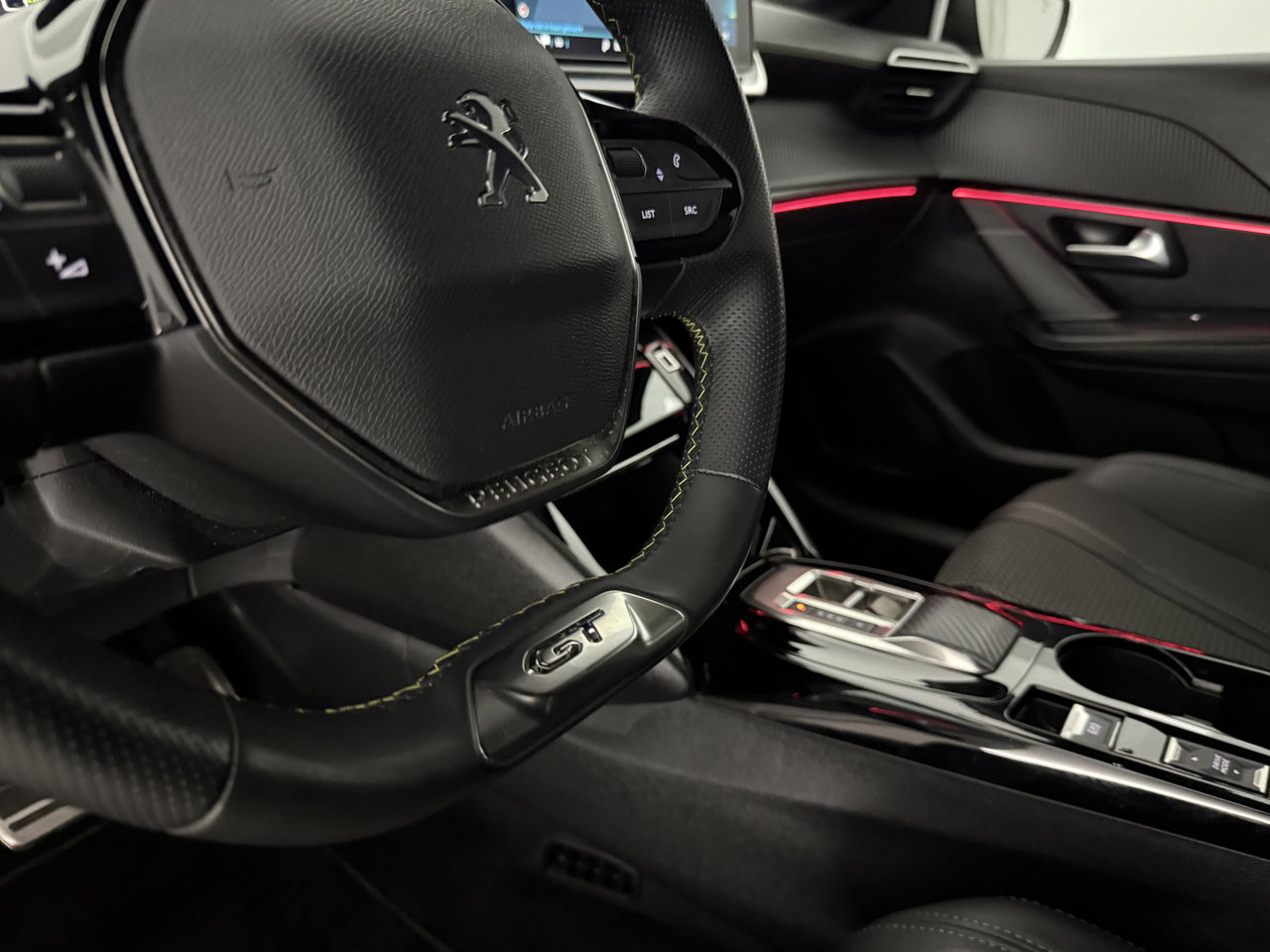Peugeot e-208