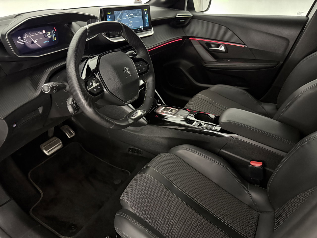 Peugeot e-208