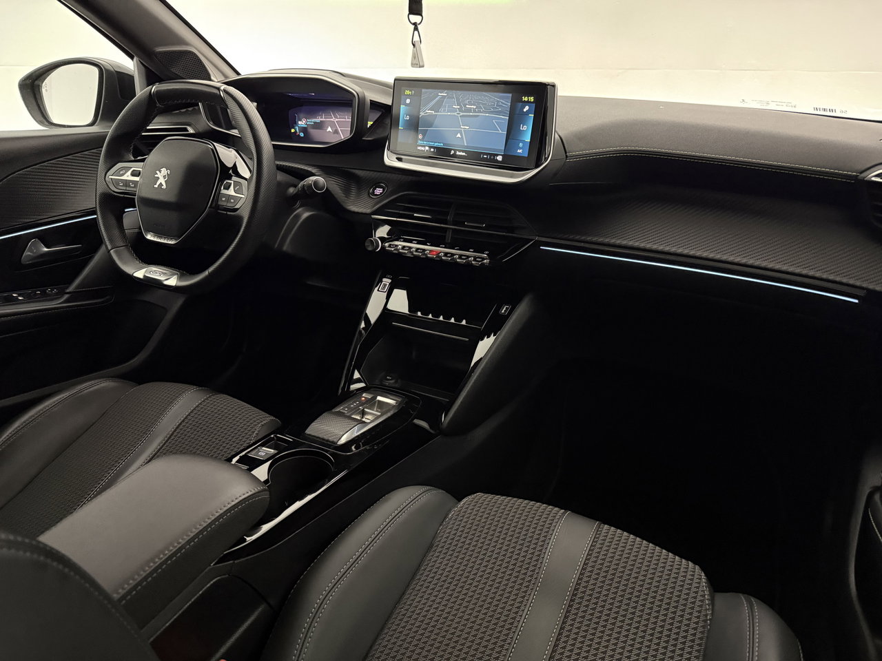 Peugeot e-208