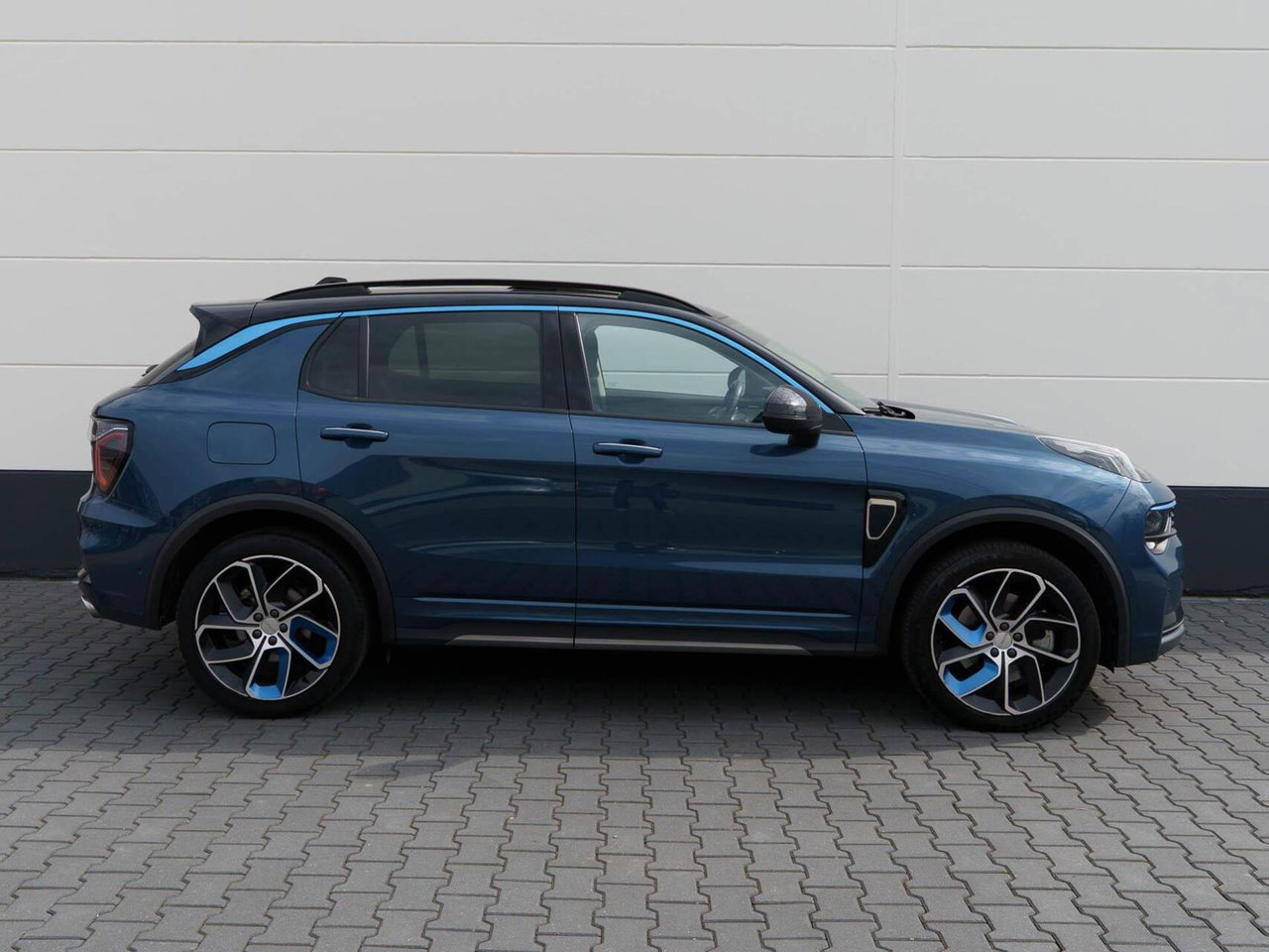 Lynk & Co 01