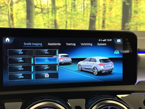Mercedes-Benz A-Klasse 250 e Premium Plus | Grafietgrijs Mango | Burmester | Panorama dak | Head-Up Display | 360° Camera | Multibeam Led | Sfeerverlichting | Trekhaak | Apple Carplay | Android Auto |