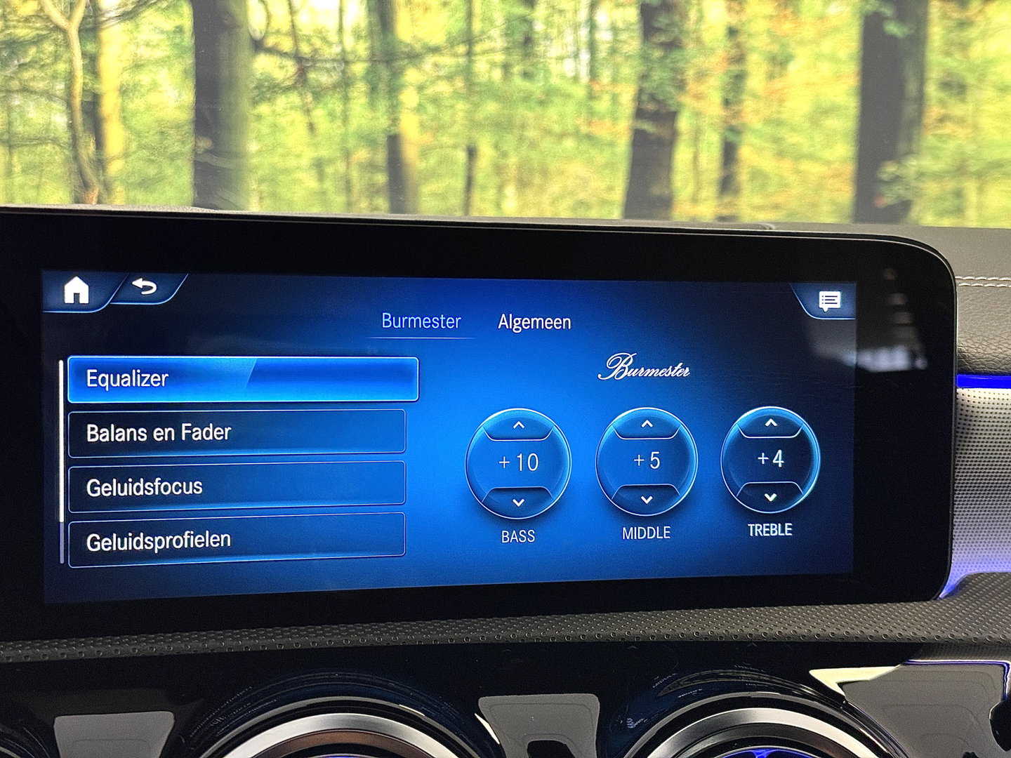 Mercedes-Benz A-Klasse 250 e Premium Plus | Grafietgrijs Mango | Burmester | Panorama dak | Head-Up Display | 360° Camera | Multibeam Led | Sfeerverlichting | Trekhaak | Apple Carplay | Android Auto |