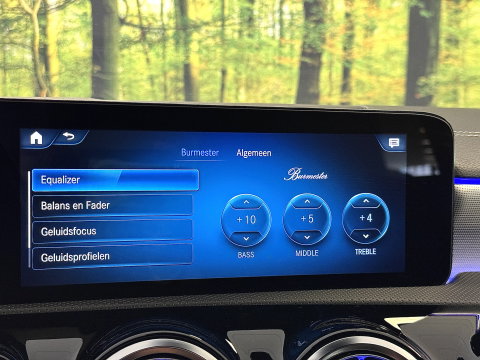 Mercedes-Benz A-Klasse 250 e Premium Plus | Grafietgrijs Mango | Burmester | Panorama dak | Head-Up Display | 360° Camera | Multibeam Led | Sfeerverlichting | Trekhaak | Apple Carplay | Android Auto |