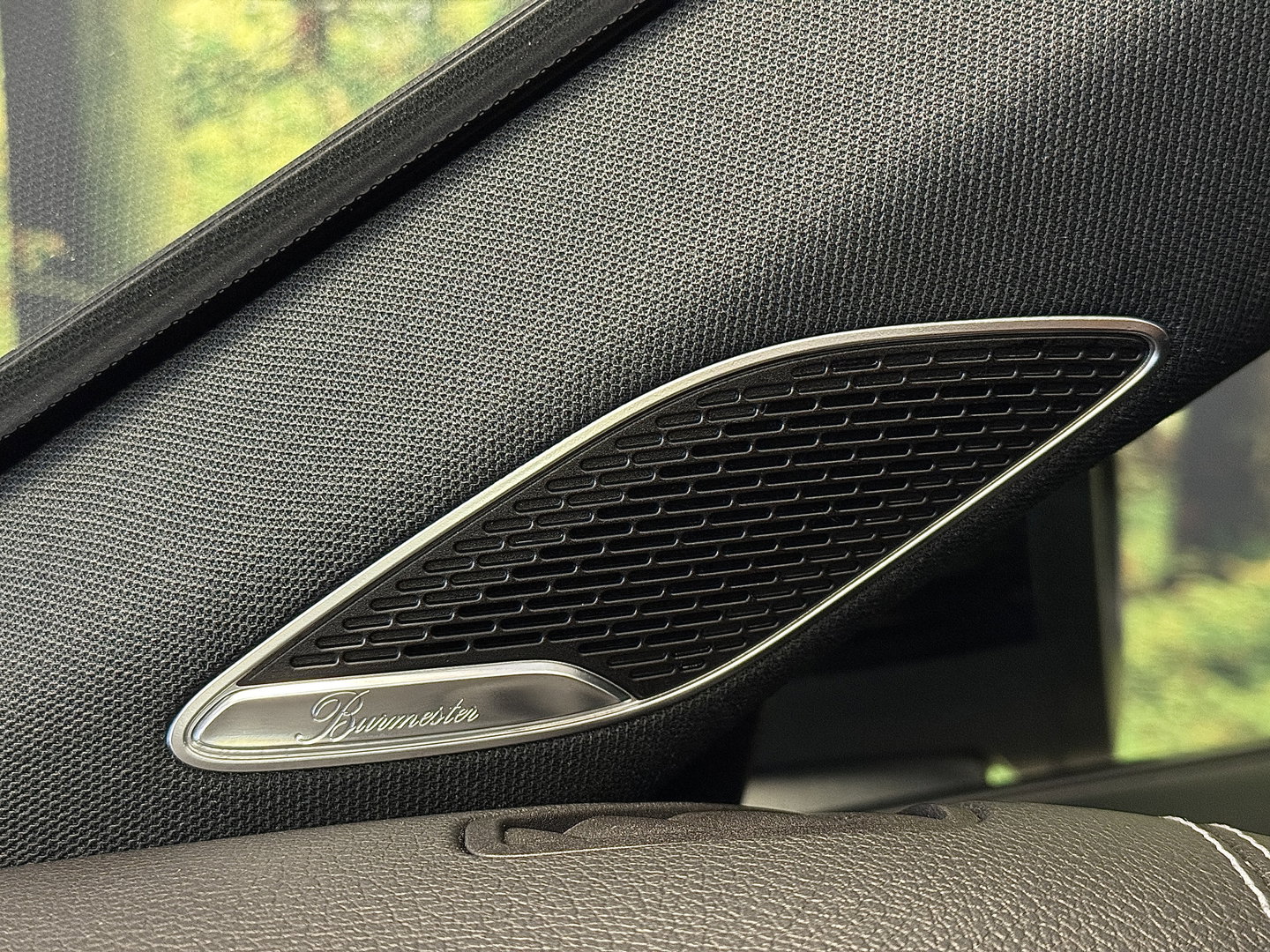 Mercedes-Benz A-Klasse 250 e Premium Plus | Grafietgrijs Mango | Burmester | Panorama dak | Head-Up Display | 360° Camera | Multibeam Led | Sfeerverlichting | Trekhaak | Apple Carplay | Android Auto |