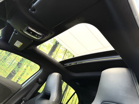 Mercedes-Benz A-Klasse 250 e Premium Plus | Grafietgrijs Mango | Burmester | Panorama dak | Head-Up Display | 360° Camera | Multibeam Led | Sfeerverlichting | Trekhaak | Apple Carplay | Android Auto |