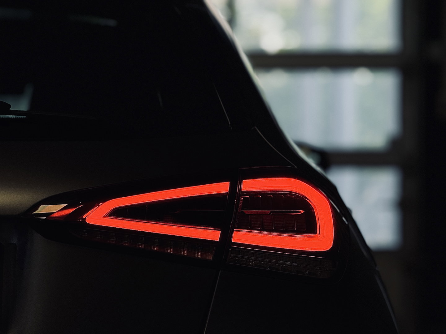 Mercedes-Benz A-Klasse 250 e Premium Plus | Grafietgrijs Mango | Burmester | Panorama dak | Head-Up Display | 360° Camera | Multibeam Led | Sfeerverlichting | Trekhaak | Apple Carplay | Android Auto |