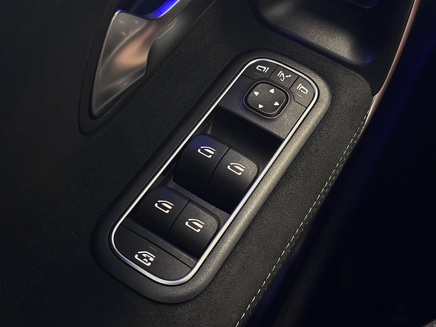 Mercedes-Benz A-Klasse 250 e Premium Plus | Grafietgrijs Mango | Burmester | Panorama dak | Head-Up Display | 360° Camera | Multibeam Led | Sfeerverlichting | Trekhaak | Apple Carplay | Android Auto |