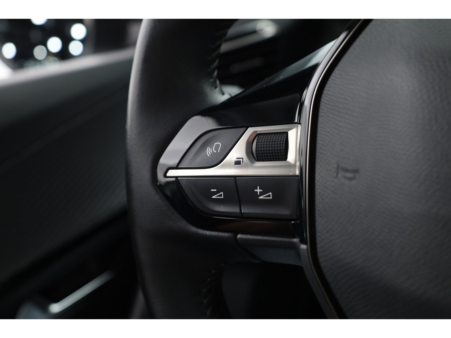 Peugeot 2008 1.2 PureTech Blue Lease Allure | Cruise Control | Camera | Navi | Stoelverw. | DAB | Android Auto | 17'' | PDC+A