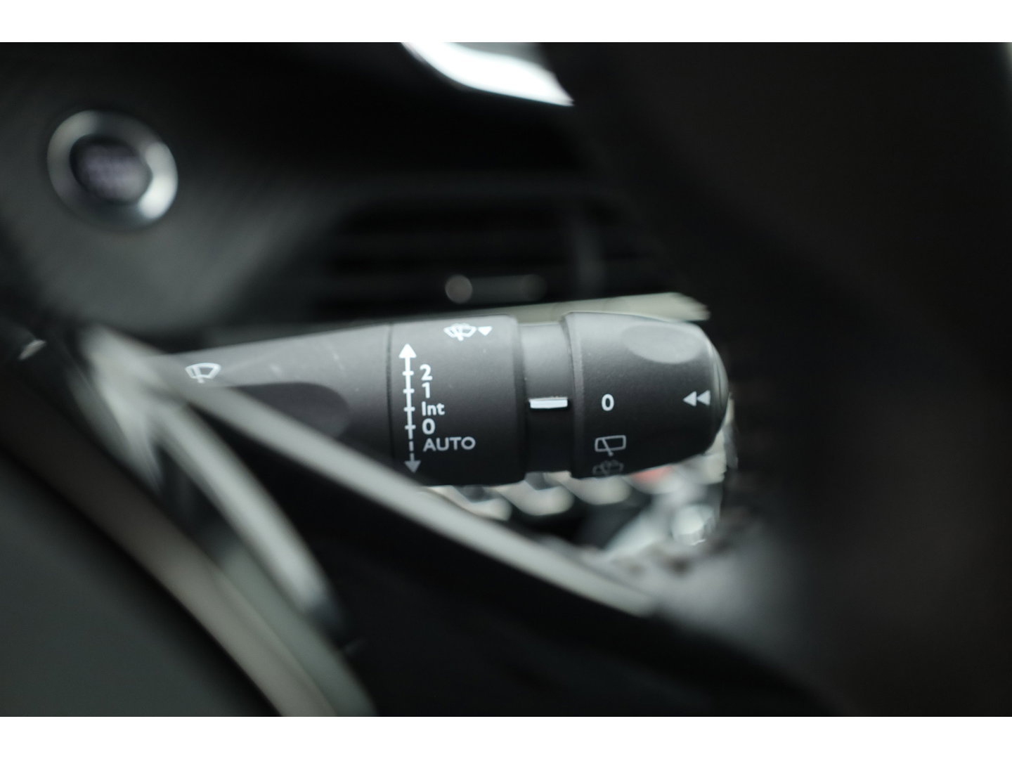 Peugeot 2008 1.2 PureTech Blue Lease Allure | Cruise Control | Camera | Navi | Stoelverw. | DAB | Android Auto | 17'' | PDC+A