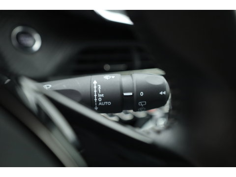 Peugeot 2008 1.2 PureTech Blue Lease Allure | Cruise Control | Camera | Navi | Stoelverw. | DAB | Android Auto | 17'' | PDC+A