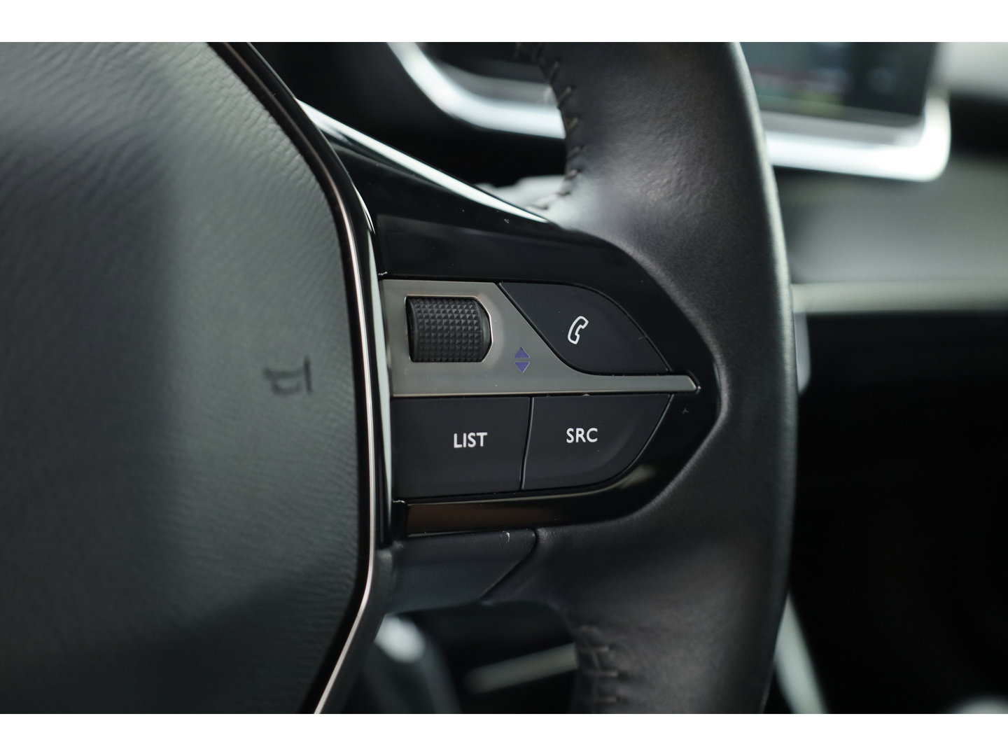 Peugeot 2008 1.2 PureTech Blue Lease Allure | Cruise Control | Camera | Navi | Stoelverw. | DAB | Android Auto | 17'' | PDC+A