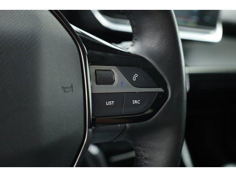 Peugeot 2008 1.2 PureTech Blue Lease Allure | Cruise Control | Camera | Navi | Stoelverw. | DAB | Android Auto | 17'' | PDC+A
