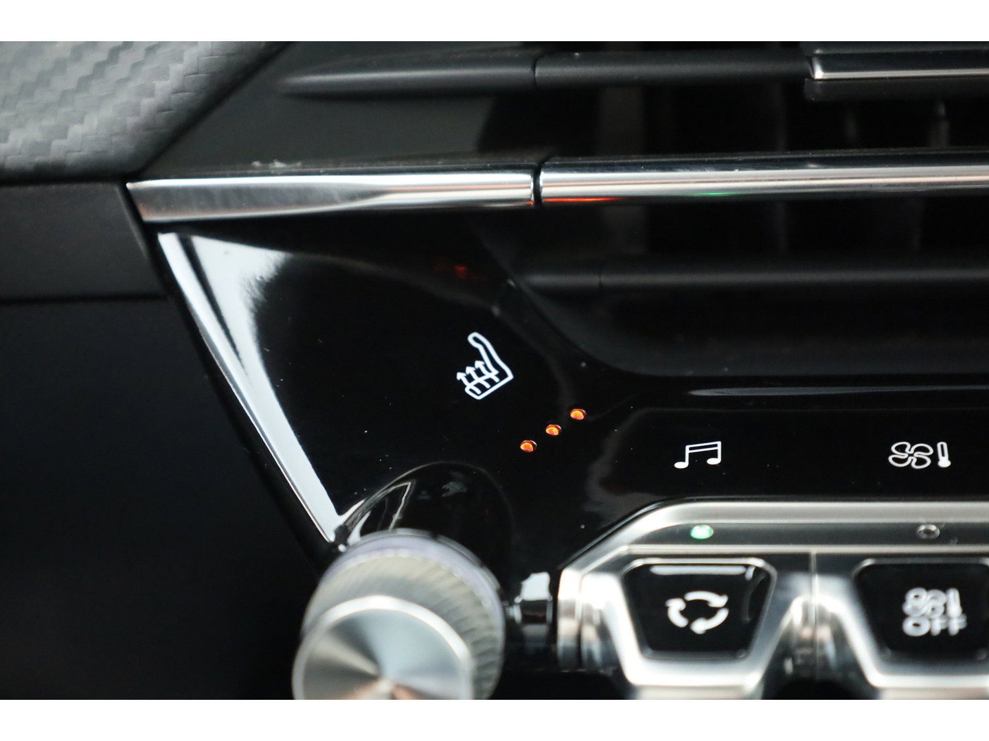 Peugeot 2008 1.2 PureTech Blue Lease Allure | Cruise Control | Camera | Navi | Stoelverw. | DAB | Android Auto | 17'' | PDC+A