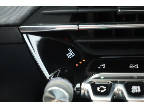 Peugeot 2008 1.2 PureTech Blue Lease Allure | Cruise Control | Camera | Navi | Stoelverw. | DAB | Android Auto | 17'' | PDC+A