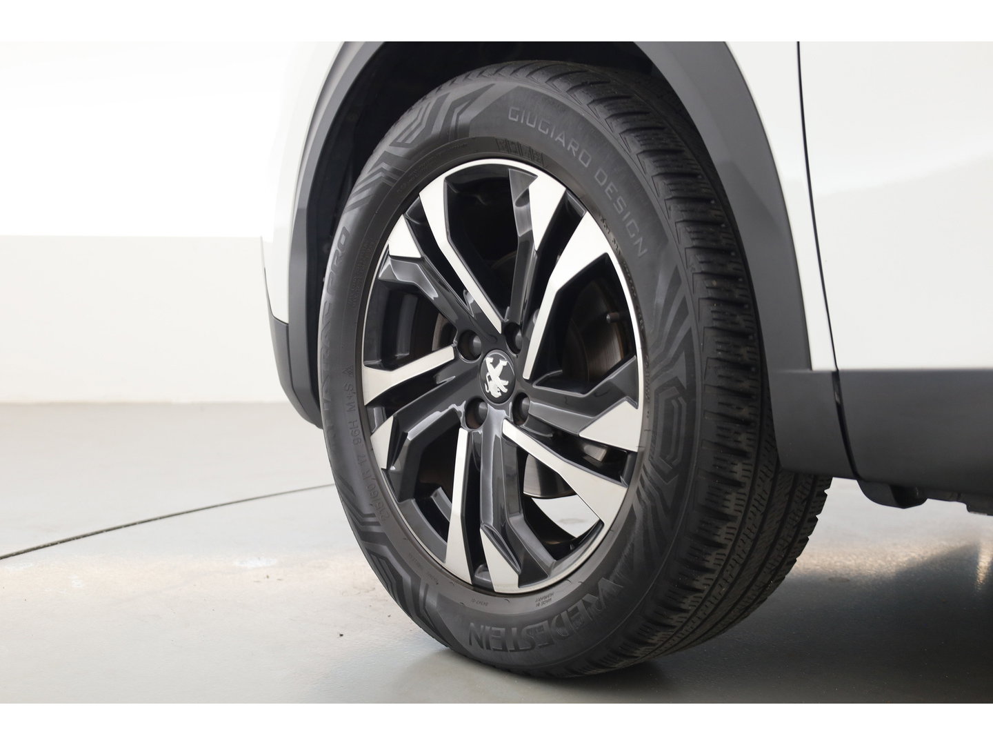 Peugeot 2008 1.2 PureTech Blue Lease Allure | Cruise Control | Camera | Navi | Stoelverw. | DAB | Android Auto | 17'' | PDC+A