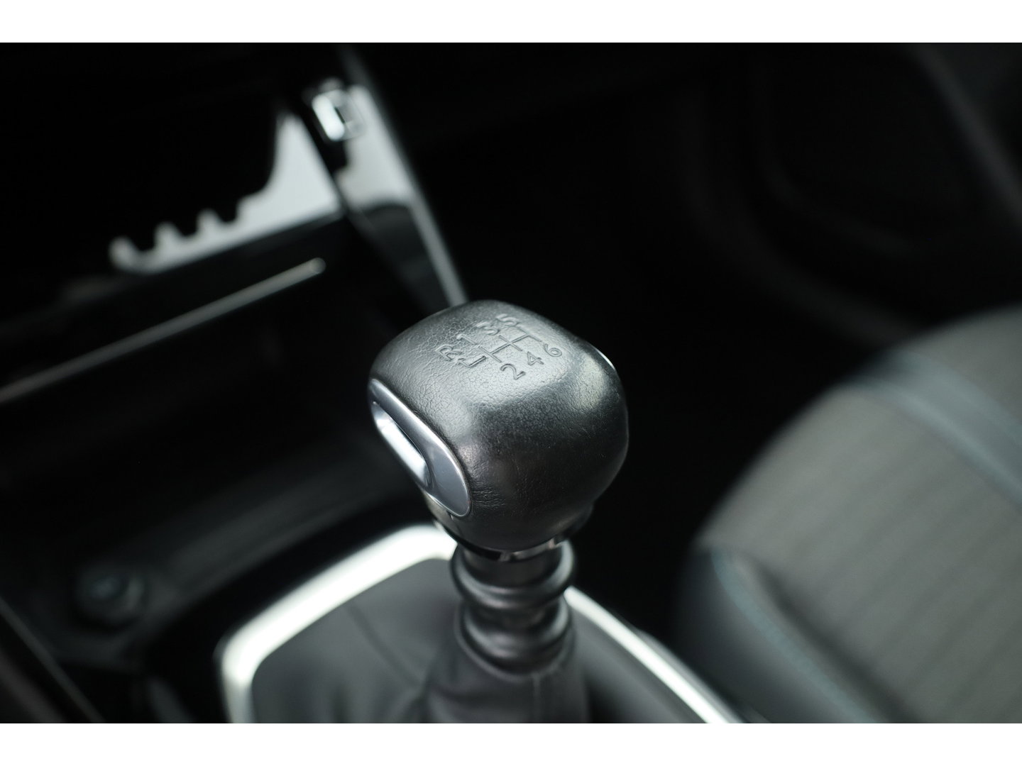 Peugeot 2008 1.2 PureTech Blue Lease Allure | Cruise Control | Camera | Navi | Stoelverw. | DAB | Android Auto | 17'' | PDC+A