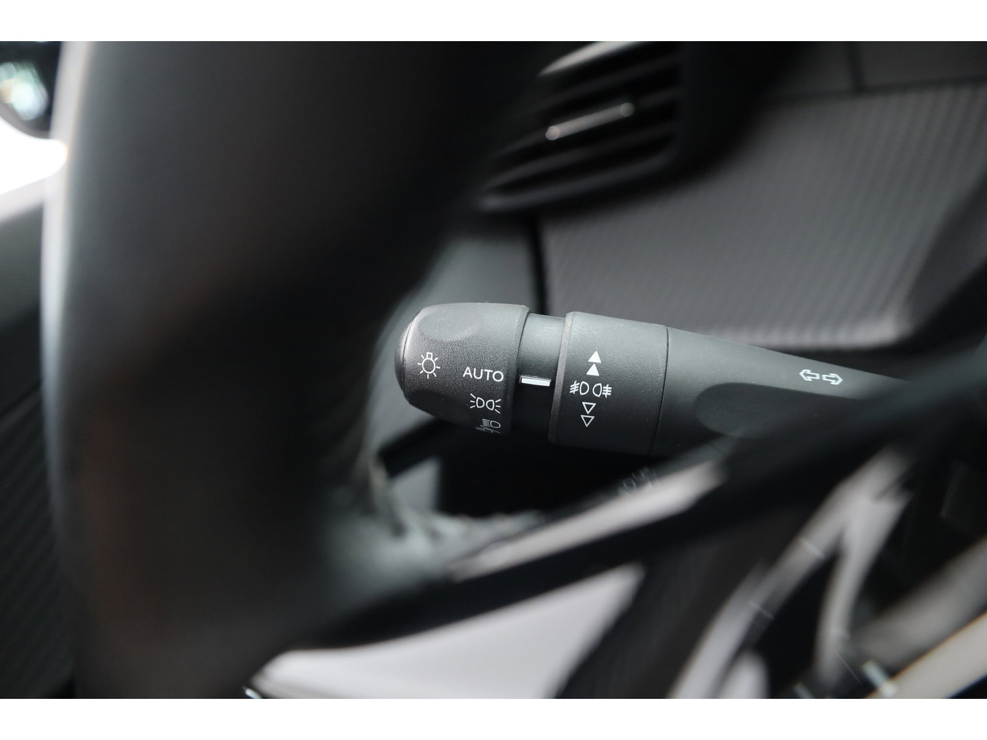 Peugeot 2008 1.2 PureTech Blue Lease Allure | Cruise Control | Camera | Navi | Stoelverw. | DAB | Android Auto | 17'' | PDC+A