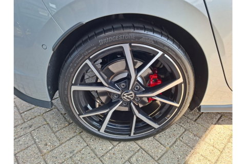 Volkswagen Golf 2.0 TSI GTI 265PK AUTOMAAT PANO NAVI CAMERA HEAD-UP LMV 19 INCH