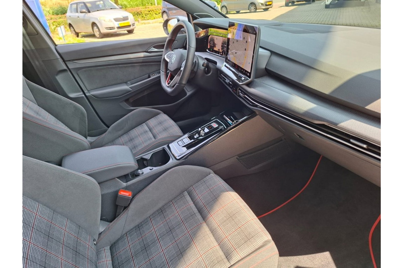 Volkswagen Golf 2.0 TSI GTI 265PK AUTOMAAT PANO NAVI CAMERA HEAD-UP LMV 19 INCH