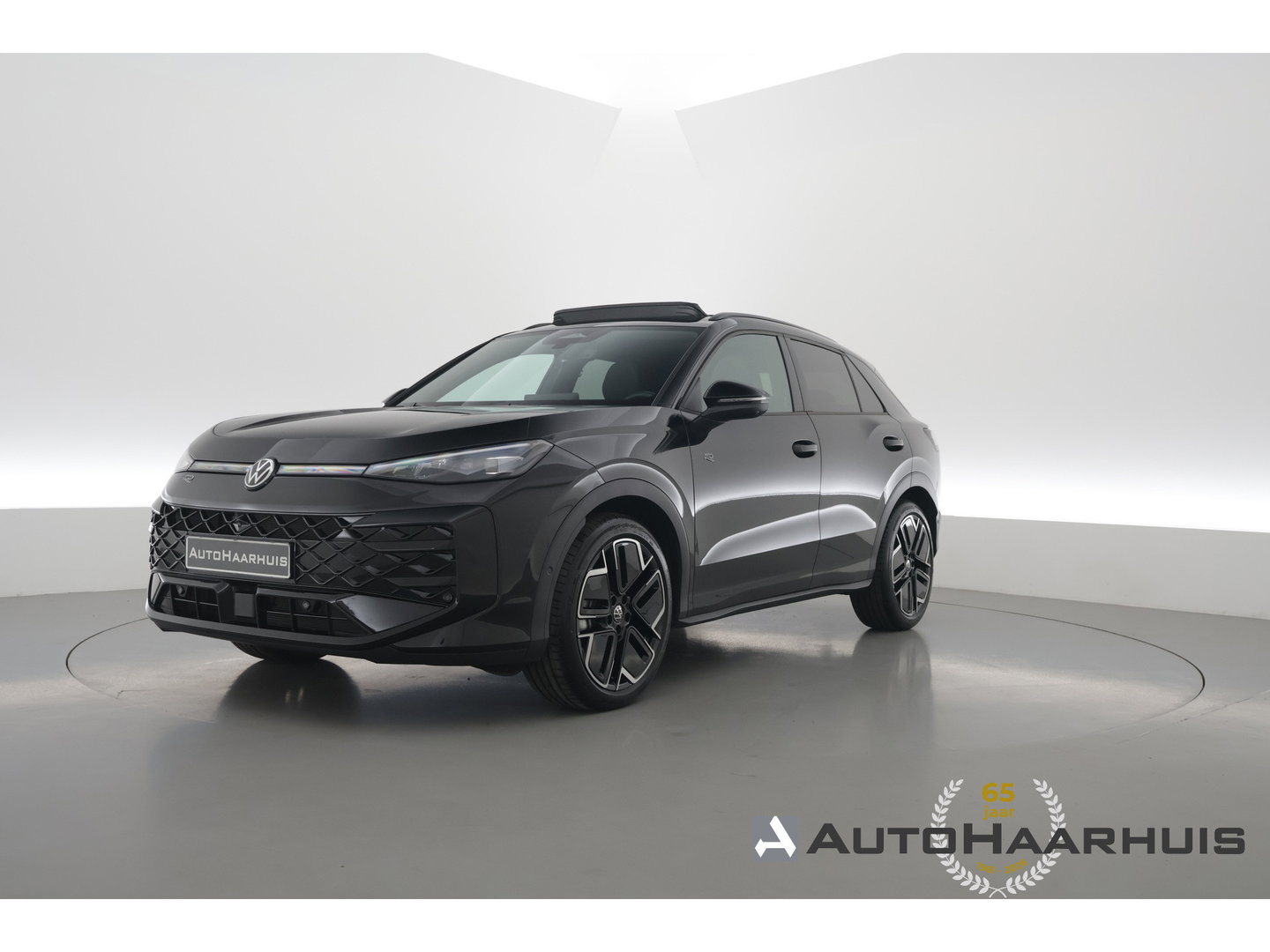 Volkswagen T-Roc 1.5 eTsi R-Line First Edition | Dig. Cockpit | IQ Light | Pano | Adapt. Cruise | Trekhaak | Head-up | Harman Kardon | Keyless | 360cam | Stoel- Stuurverw.