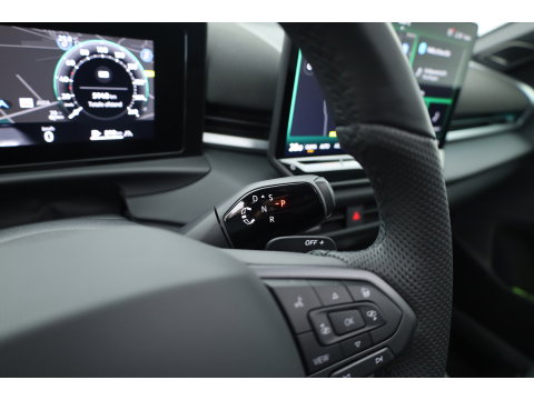 Volkswagen T-Roc 1.5 eTsi R-Line First Edition | Dig. Cockpit | IQ Light | Pano | Adapt. Cruise | Trekhaak | Head-up | Harman Kardon | Keyless | 360cam | Stoel- Stuurverw.