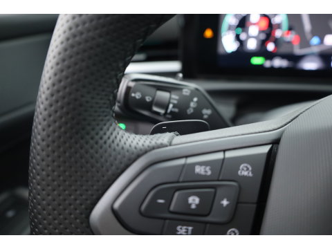 Volkswagen T-Roc 1.5 eTsi R-Line First Edition | Dig. Cockpit | IQ Light | Pano | Adapt. Cruise | Trekhaak | Head-up | Harman Kardon | Keyless | 360cam | Stoel- Stuurverw.