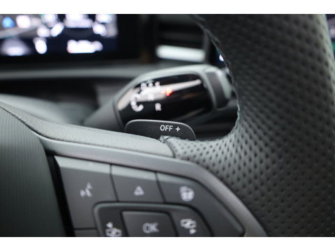Volkswagen T-Roc 1.5 eTsi R-Line First Edition | Dig. Cockpit | IQ Light | Pano | Adapt. Cruise | Trekhaak | Head-up | Harman Kardon | Keyless | 360cam | Stoel- Stuurverw.
