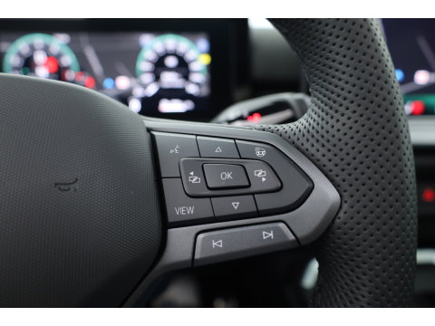 Volkswagen T-Roc 1.5 eTsi R-Line First Edition | Dig. Cockpit | IQ Light | Pano | Adapt. Cruise | Trekhaak | Head-up | Harman Kardon | Keyless | 360cam | Stoel- Stuurverw.