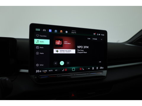 Volkswagen T-Roc 1.5 eTsi R-Line First Edition | Dig. Cockpit | IQ Light | Pano | Adapt. Cruise | Trekhaak | Head-up | Harman Kardon | Keyless | 360cam | Stoel- Stuurverw.