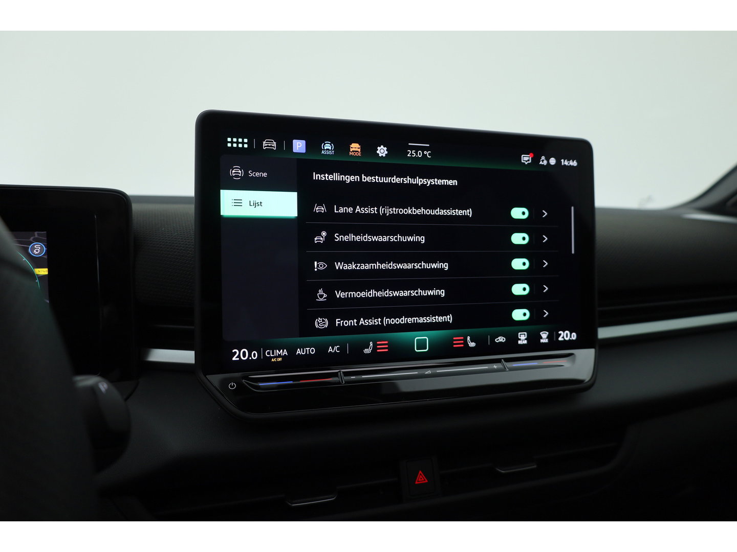 Volkswagen T-Roc 1.5 eTsi R-Line First Edition | Dig. Cockpit | IQ Light | Pano | Adapt. Cruise | Trekhaak | Head-up | Harman Kardon | Keyless | 360cam | Stoel- Stuurverw.