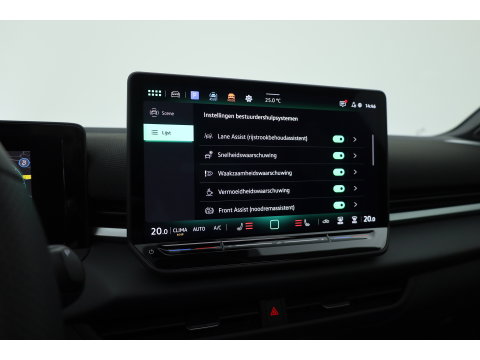 Volkswagen T-Roc 1.5 eTsi R-Line First Edition | Dig. Cockpit | IQ Light | Pano | Adapt. Cruise | Trekhaak | Head-up | Harman Kardon | Keyless | 360cam | Stoel- Stuurverw.
