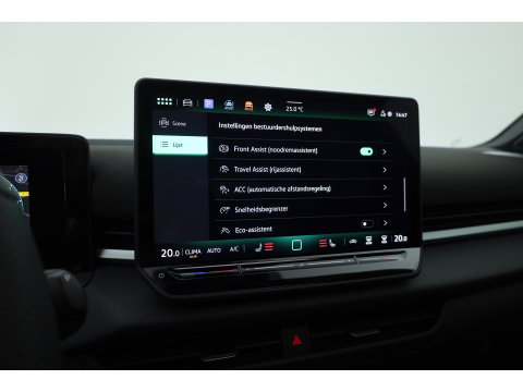 Volkswagen T-Roc 1.5 eTsi R-Line First Edition | Dig. Cockpit | IQ Light | Pano | Adapt. Cruise | Trekhaak | Head-up | Harman Kardon | Keyless | 360cam | Stoel- Stuurverw.
