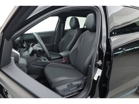 Volkswagen T-Roc 1.5 eTsi R-Line First Edition | Dig. Cockpit | IQ Light | Pano | Adapt. Cruise | Trekhaak | Head-up | Harman Kardon | Keyless | 360cam | Stoel- Stuurverw.
