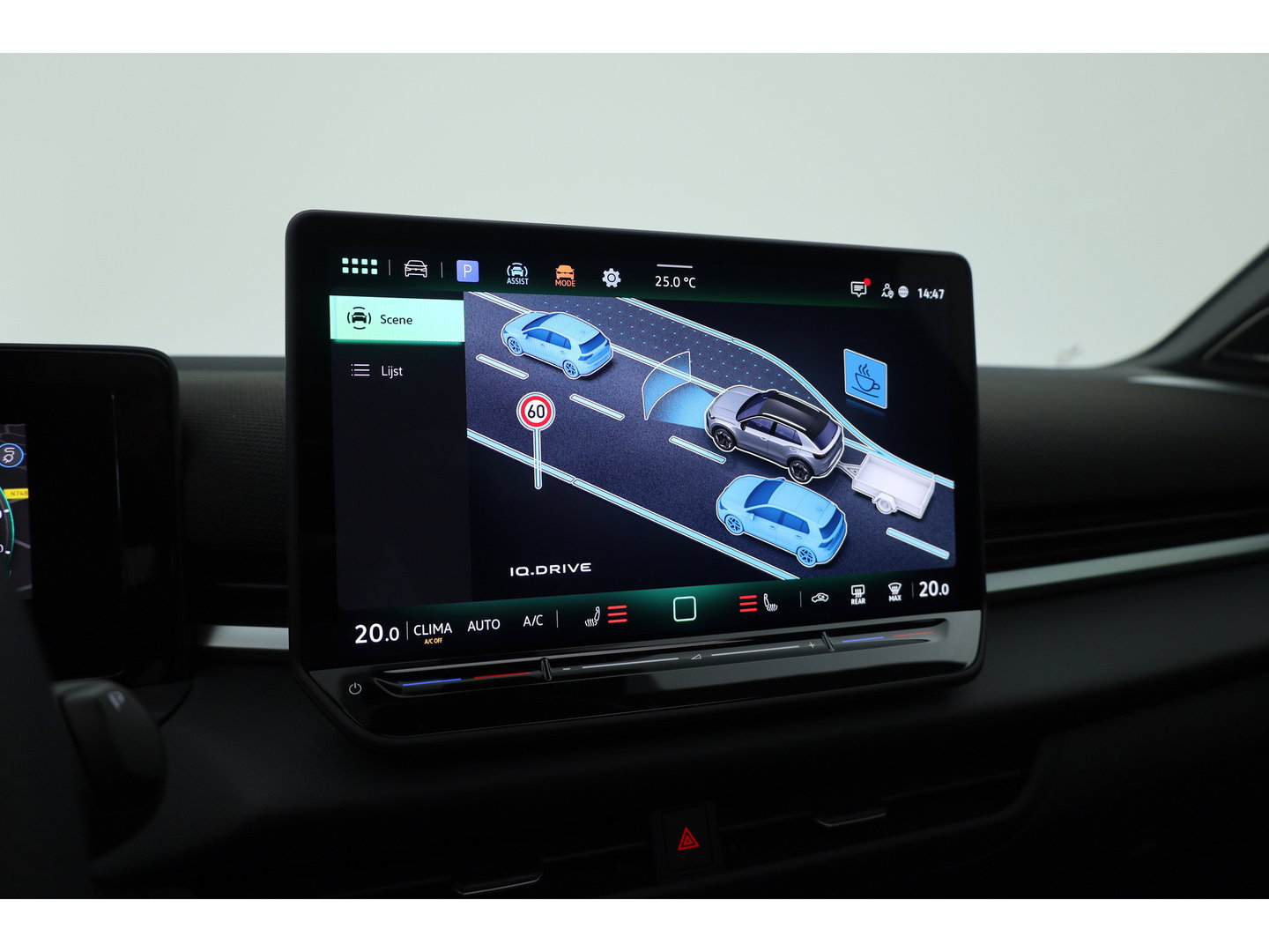 Volkswagen T-Roc 1.5 eTsi R-Line First Edition | Dig. Cockpit | IQ Light | Pano | Adapt. Cruise | Trekhaak | Head-up | Harman Kardon | Keyless | 360cam | Stoel- Stuurverw.