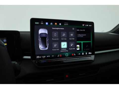 Volkswagen T-Roc 1.5 eTsi R-Line First Edition | Dig. Cockpit | IQ Light | Pano | Adapt. Cruise | Trekhaak | Head-up | Harman Kardon | Keyless | 360cam | Stoel- Stuurverw.