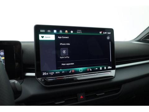 Volkswagen T-Roc 1.5 eTsi R-Line First Edition | Dig. Cockpit | IQ Light | Pano | Adapt. Cruise | Trekhaak | Head-up | Harman Kardon | Keyless | 360cam | Stoel- Stuurverw.