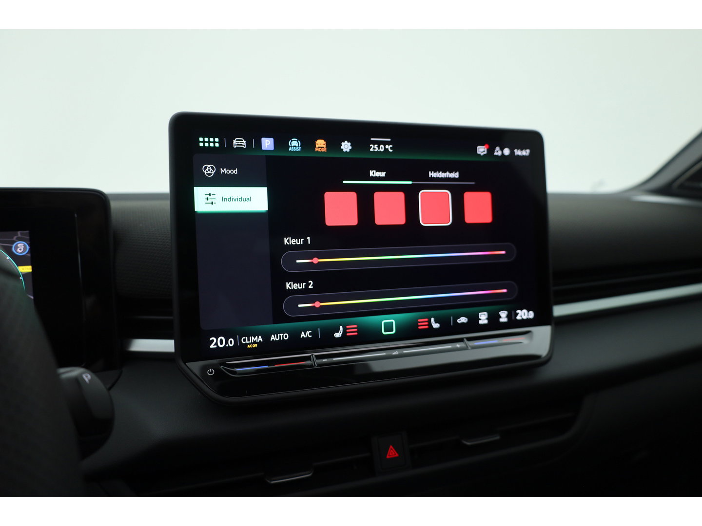 Volkswagen T-Roc 1.5 eTsi R-Line First Edition | Dig. Cockpit | IQ Light | Pano | Adapt. Cruise | Trekhaak | Head-up | Harman Kardon | Keyless | 360cam | Stoel- Stuurverw.
